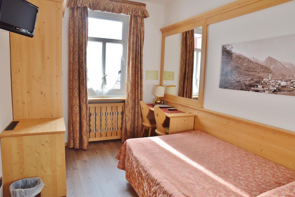 Hotel Regina Cortina d'Ampezzo Room photo